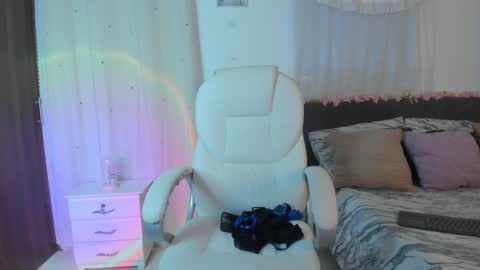 Snapshot of engel_brunet chatting on 12.14.25 juliana online show from 12.14.25