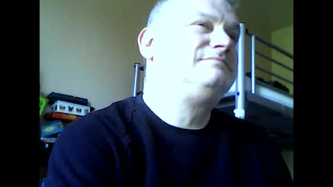 Snapshot of englishguysurrey chatting on 04.24.26 englishguysurrey online show from 04.24.26