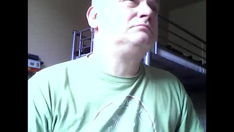 Snapshot of englishguysurrey chatting on 05.15.26 englishguysurrey online show from 05.15.26