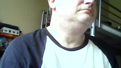 Snapshot of englishguysurrey chatting on 06.19.26 englishguysurrey online show from 06.19.26