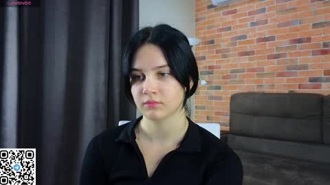Snapshot of enricaelis chatting on 09.14.25 Sani online show from 09.14.25