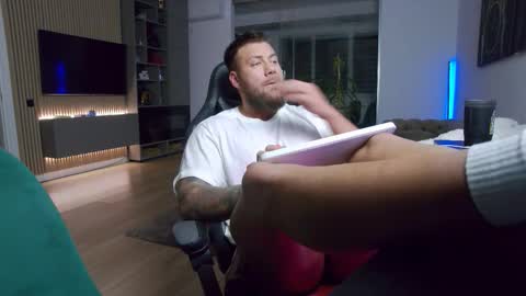 Erik online show from 12.14.25