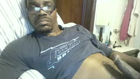 Snapshot of envyme2017 chatting on 12.23.24 Envyme2017 online show from 12.23.24