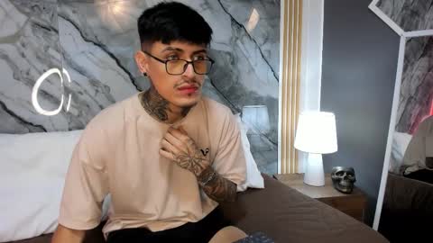 Snapshot of enzorodriguezz chatting on 10.22.25 Enzo Rodriguez online show from 10.22.25