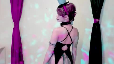 Leyla online show from 10.26.25