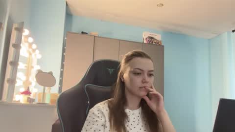 Lily online show from 03.10.26