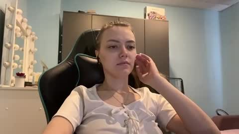 Lily online show from 04.21.26