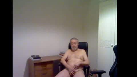 Snapshot of erasmus_d chatting on 12.12.24 erasmus_d online show from 12.12.24