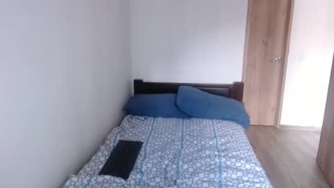 Snapshot of eren_mikasa chatting on 02.24.25 sofia online show from 02.24.25