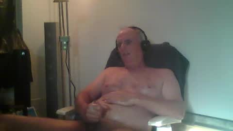 Snapshot of eric204 chatting on 07.10.26 Eric online show from 07.10.26