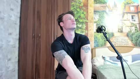 Snapshot of eric_the_vikking chatting on 10.08.25 Eric online show from 10.08.25