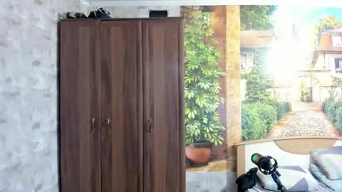 Snapshot of eric_the_vikking chatting on 12.20.25 Eric online show from 12.20.25