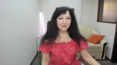 Snapshot of erica_edmonton chatting on 12.30.24 eRICA eDMONTON online show from 12.30.24