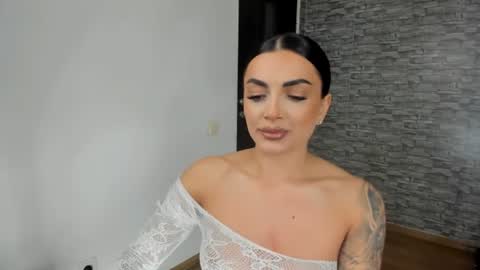 Snapshot of erica_xoo chatting on 06.19.26 Riaaa online show from 06.19.26