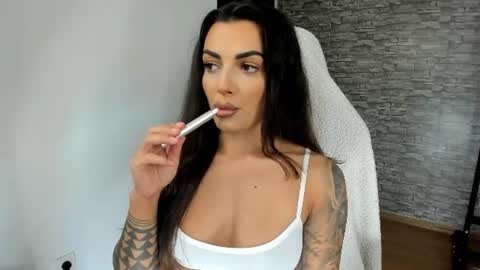 Snapshot of erica_xoo chatting on 07.01.26 Riaaa online show from 07.01.26