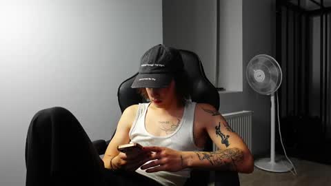 Snapshot of erick_grant chatting on 09.19.25 ERICK GRANT online show from 09.19.25