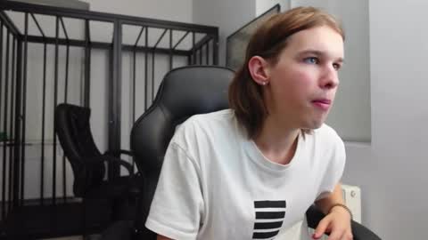 Snapshot of erick_grant chatting on 10.03.25 ERICK GRANT online show from 10.03.25