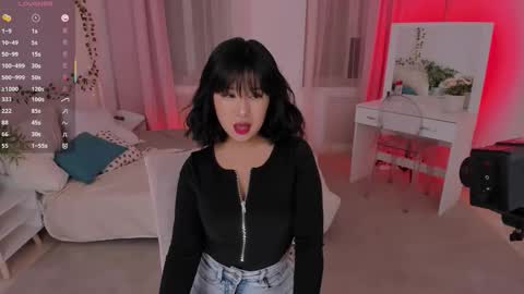 erika_kim online show from 10.18.25