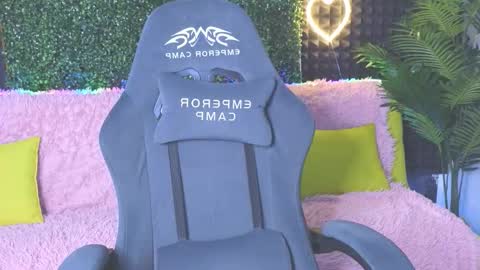 Snapshot of erikabrian chatting on 10.03.25 erikabrian online show from 10.03.25