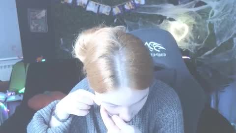 Snapshot of erikabrian chatting on 10.22.25 erikabrian online show from 10.22.25