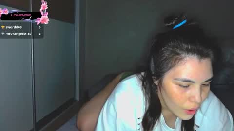 Snapshot of erikagloss chatting on 11.25.25 ErikaGloss online show from 11.25.25