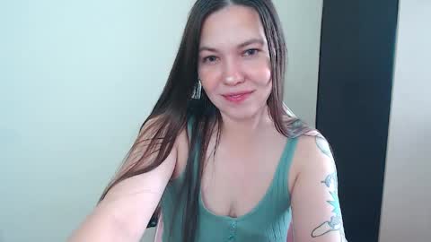 Snapshot of erin_love_ chatting on 05.15.26 Erin online show from 05.15.26