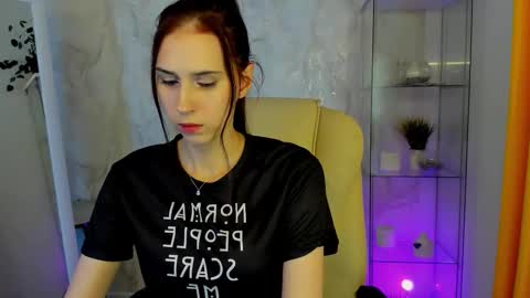 Snapshot of erisunn chatting on 11.09.25 EriSun online show from 11.09.25