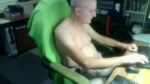Snapshot of ernello chatting on 09.17.25 ernello online show from 09.17.25