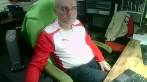 Snapshot of ernello chatting on 09.27.25 ernello online show from 09.27.25