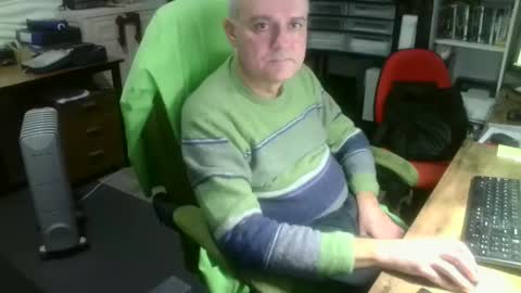 Snapshot of ernello chatting on 09.30.25 ernello online show from 09.30.25