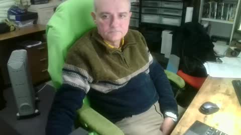 Snapshot of ernello chatting on 10.16.25 ernello online show from 10.16.25