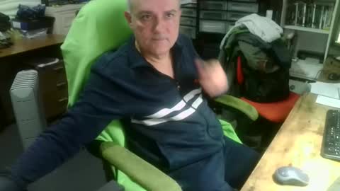 Snapshot of ernello chatting on 10.23.25 ernello online show from 10.23.25