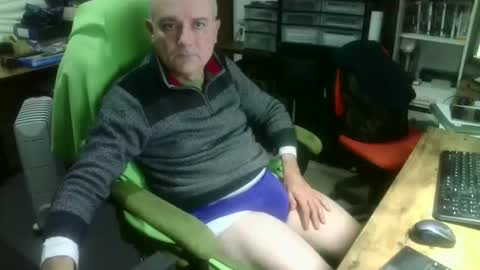 Snapshot of ernello chatting on 10.24.25 ernello online show from 10.24.25
