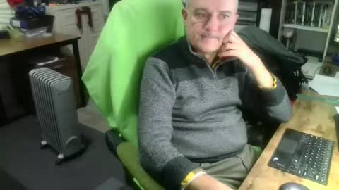 Snapshot of ernello chatting on 11.10.25 ernello online show from 11.10.25