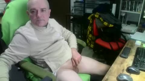Snapshot of ernello chatting on 11.12.25 ernello online show from 11.12.25