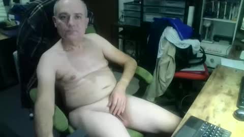 Snapshot of ernello chatting on 11.22.25 ernello online show from 11.22.25