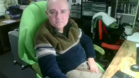 Snapshot of ernello chatting on 11.25.25 ernello online show from 11.25.25