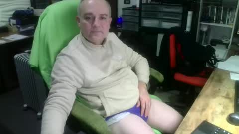 Snapshot of ernello chatting on 11.26.25 ernello online show from 11.26.25