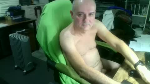 Snapshot of ernello chatting on 11.27.25 ernello online show from 11.27.25