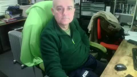 Snapshot of ernello chatting on 11.28.25 ernello online show from 11.28.25