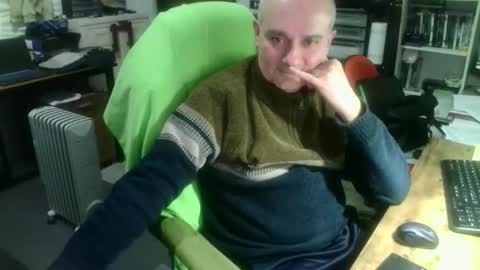 Snapshot of ernello chatting on 11.29.25 ernello online show from 11.29.25