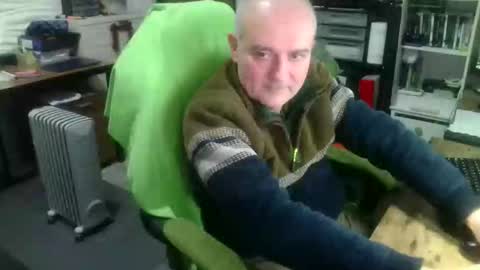 Snapshot of ernello chatting on 12.01.25 ernello online show from 12.01.25