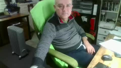 Snapshot of ernello chatting on 12.03.25 ernello online show from 12.03.25