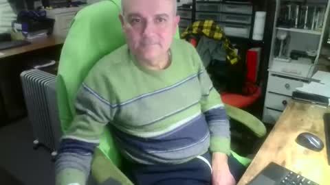 Snapshot of ernello chatting on 12.03.25 ernello online show from 12.03.25