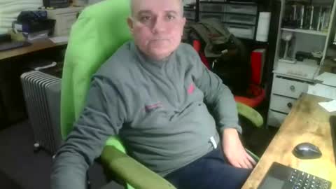 Snapshot of ernello chatting on 12.04.25 ernello online show from 12.04.25