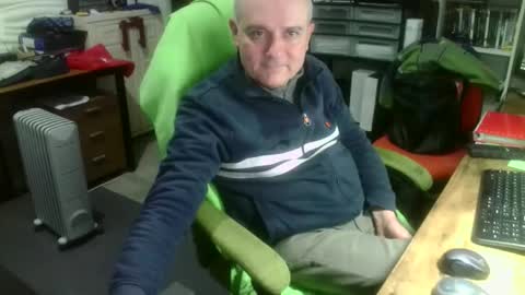 Snapshot of ernello chatting on 12.15.25 ernello online show from 12.15.25