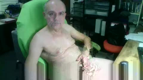 Snapshot of ernello chatting on 12.20.25 ernello online show from 12.20.25