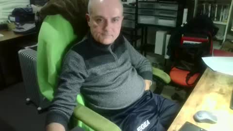 Snapshot of ernello chatting on 12.20.25 ernello online show from 12.20.25