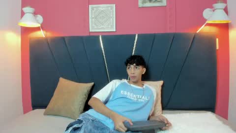 Snapshot of ero_boy40 chatting on 05.22.26 ero_boy40 online show from 05.22.26