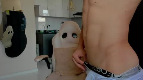 Snapshot of eros_becker_ chatting on 08.05.26 eros_becker_ online show from 08.05.26